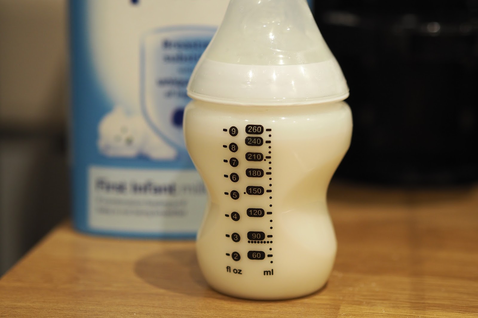 Срок готовой смеси. Готовая смесь в бутылочке. Готовая смесь хранится для новорожденных. Сколько может стоять смесь в бутылочке. Как хранить детскую смесь.