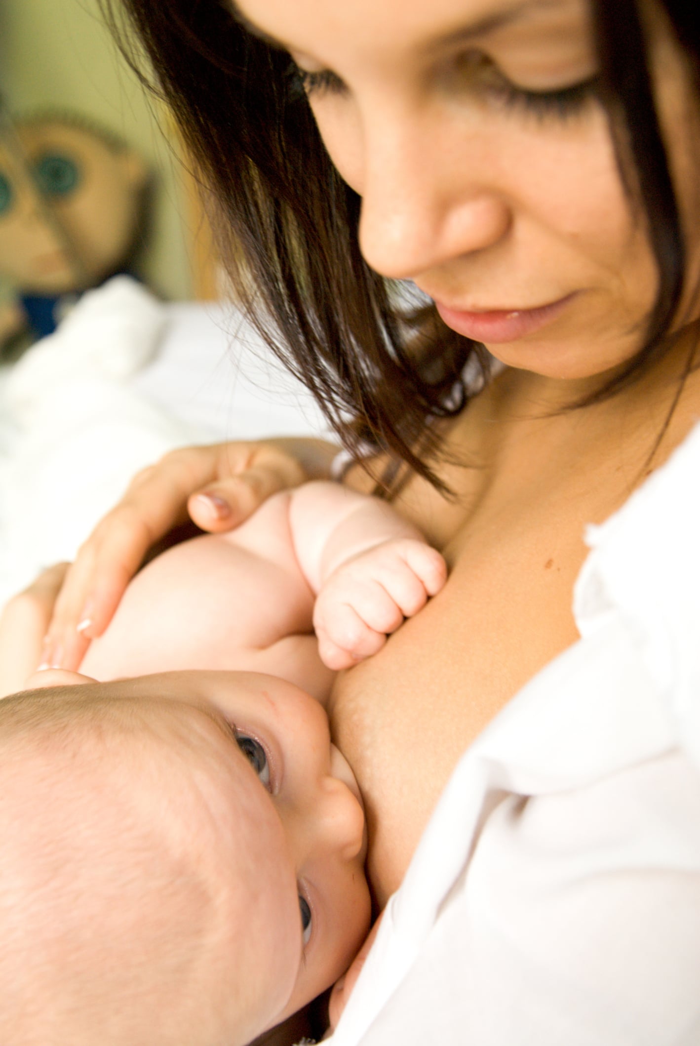 почему новорожденный сосет только одну грудь фото 104