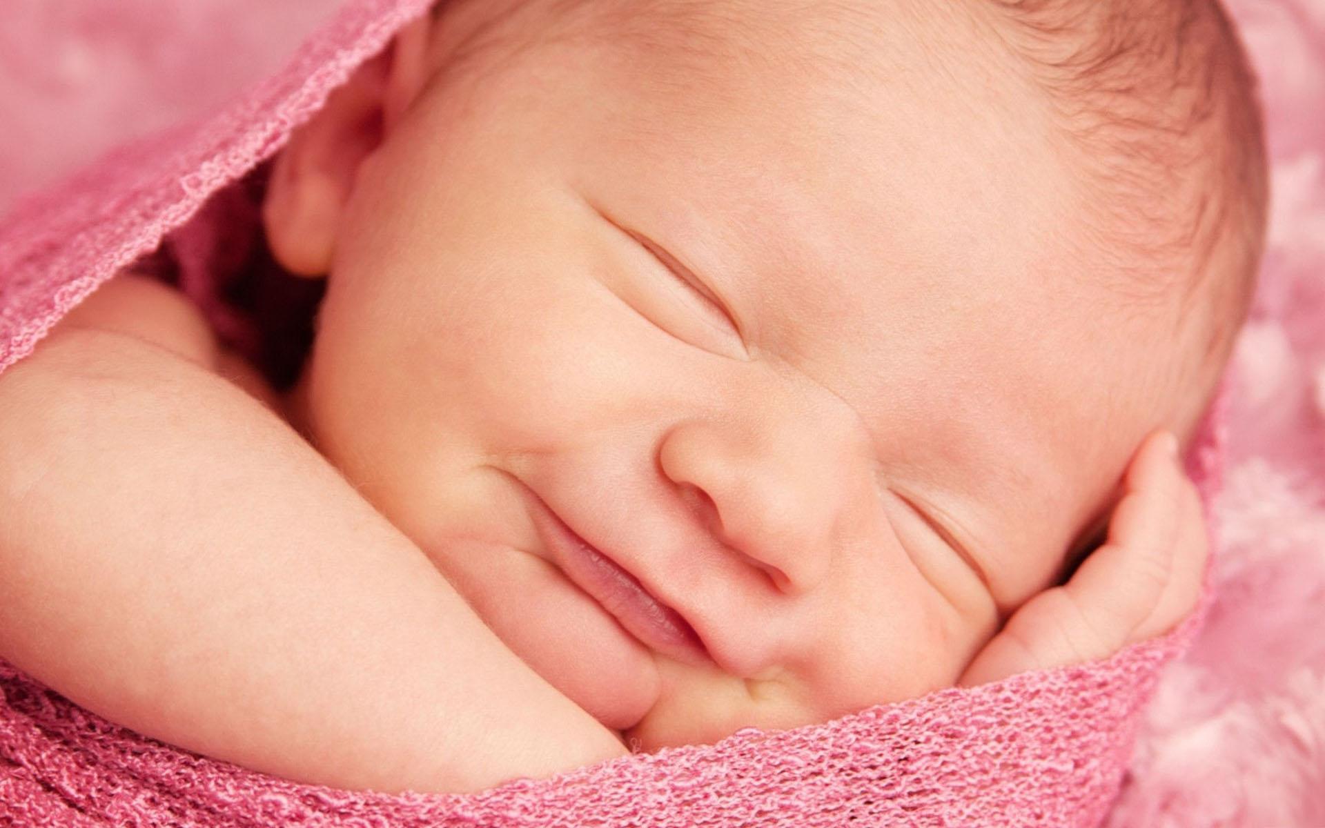 В какой республике родилась. Новорождённые дети. Счастливый новорожденный. Фото младенца. Спящий младенец.
