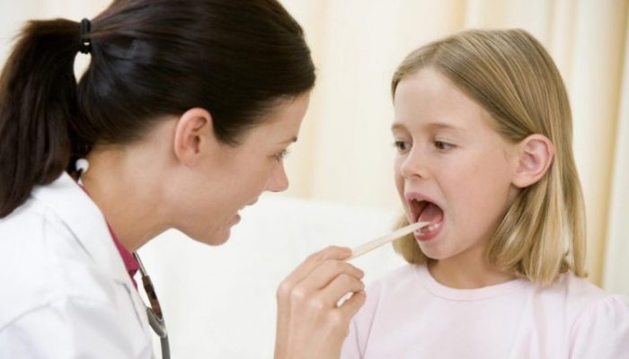 У ребенка температура рвота болит живот и горло
