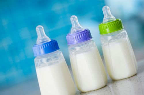 Бутылочки с детским питанием