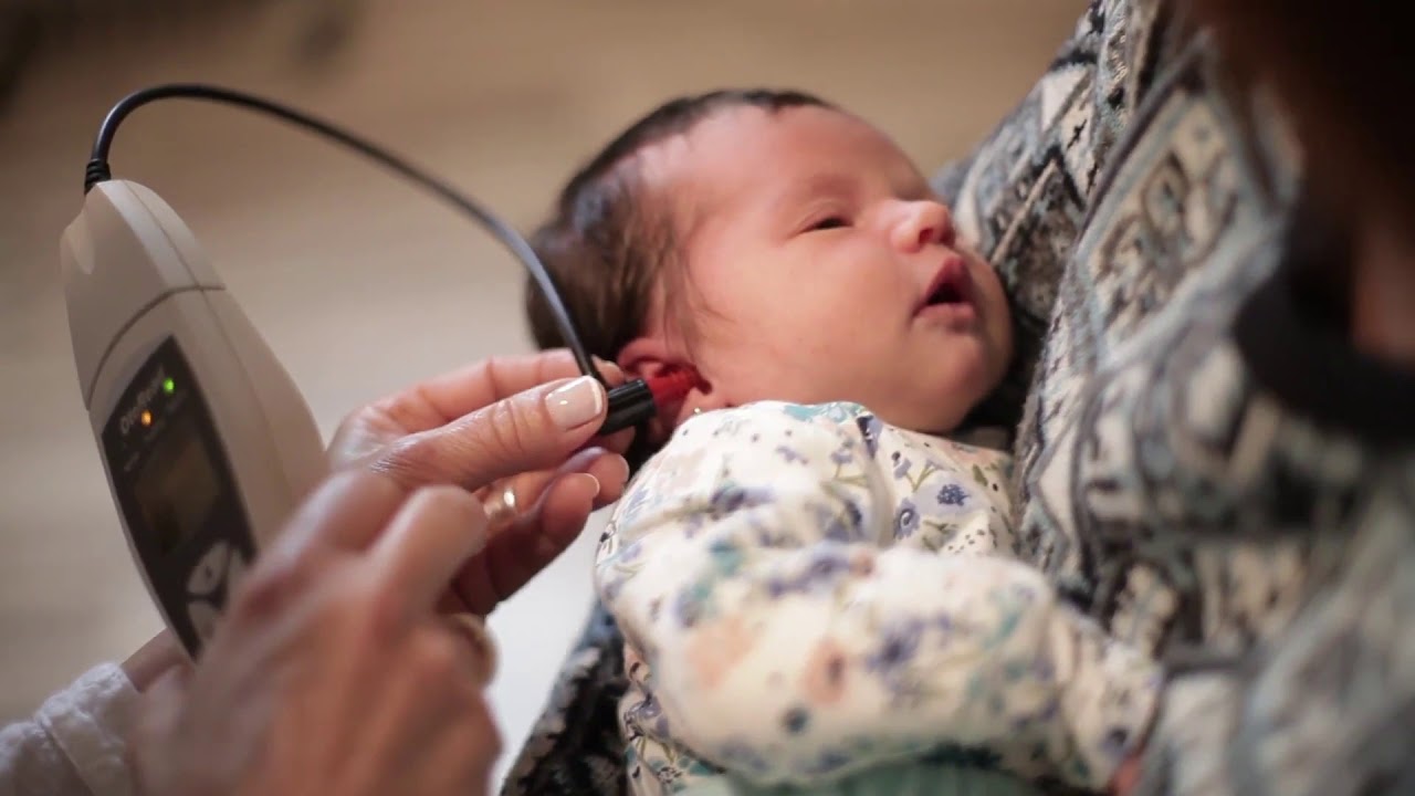 Как проверить слух у новорожденного. Скрининг слуха у детей. Аудиологический скрининг новорожденного. Патология слуха у новорожденных. Глухота новорожденных.