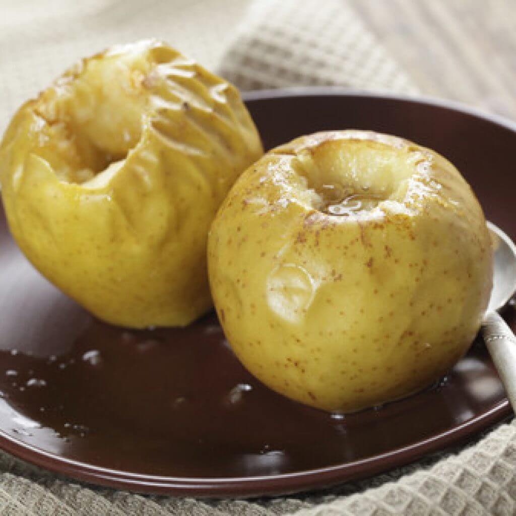 Рецепт печеных яблок с медом. Печеные яблоки. Запечённые яблоки в духовке. Яблоки запеченные в духовке целиком без начинки. Запеченные яблоки фото.