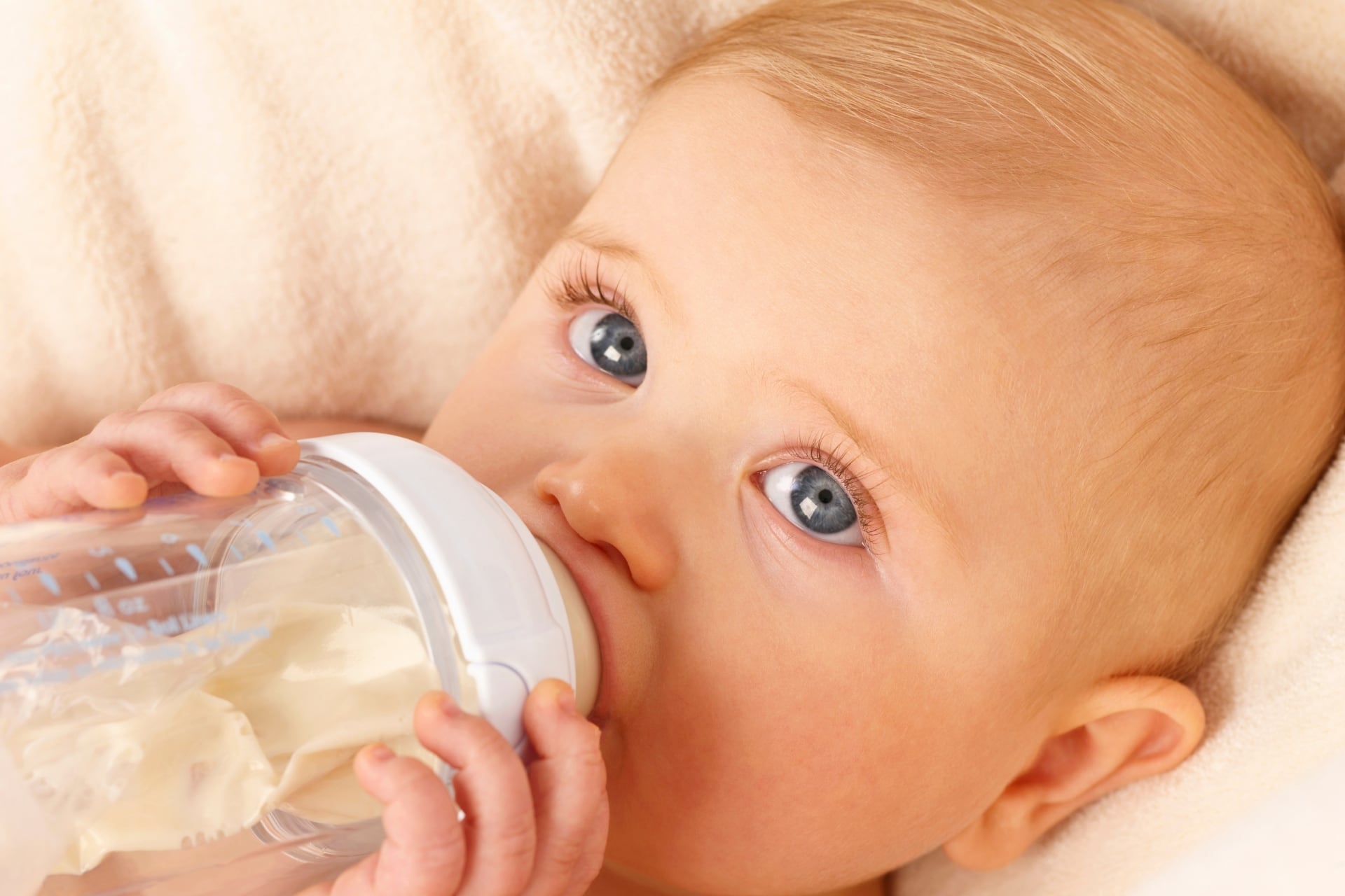 Что можно пить новорожденному. Ребенок искусственник. Вскармливание искусственным молоком. Грудное и искусственное вскармливание.