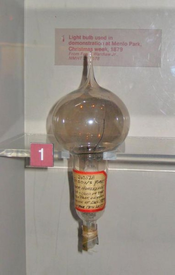 light bulb inventor edison