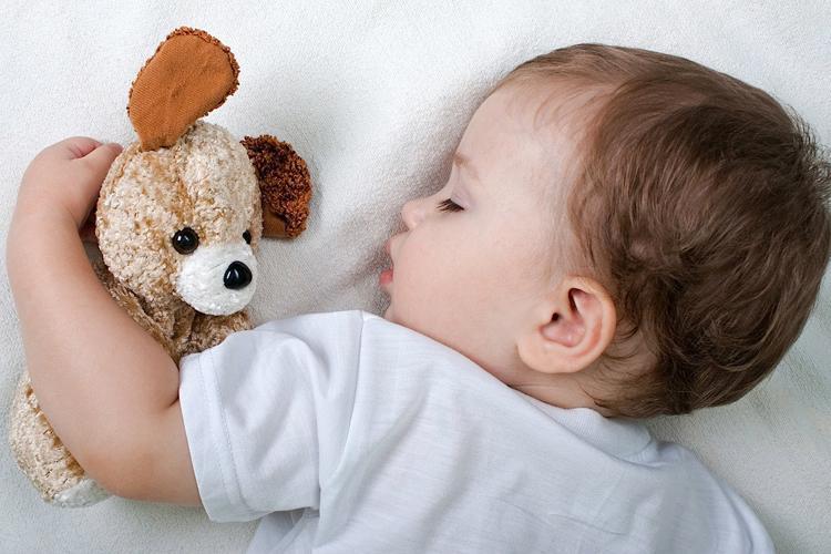 Приучить малыша к самостоятельному засыпанию поможет методика Эстивиля