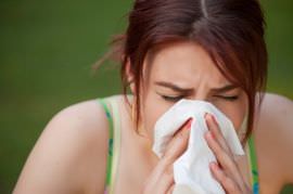 Как вызвать насморк и симптомы простуды в домашних условиях быстро