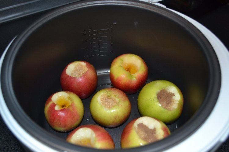 Как запечь яблоки в мультиварке
