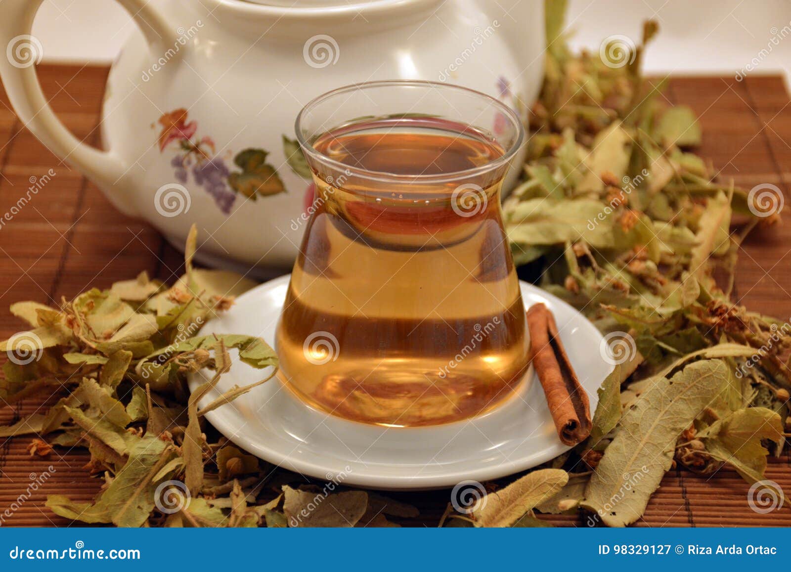 Можно применять отвар. Ihlamur чай. Чай с травами. Отвар липы. Настой из липы.