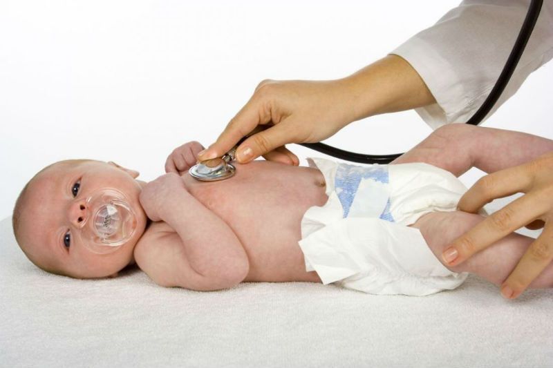 В чем необходимость проходить врачей малышу