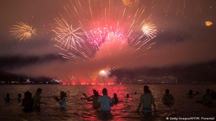 Firework show in Rio de Janeiro (Getty Images/AFP/M. Pimentel)
